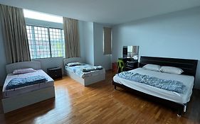 Hmairbnb@Two